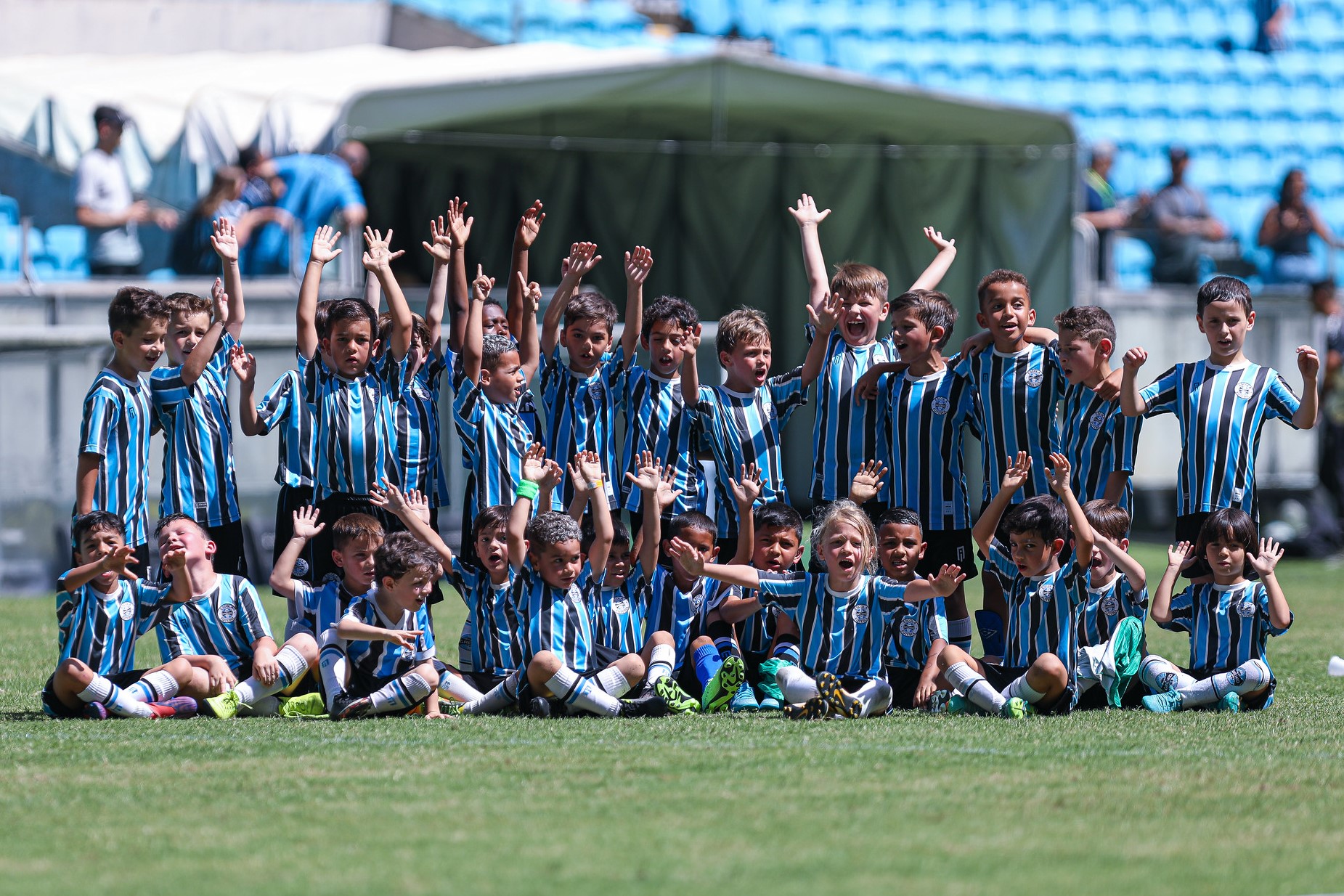 JOGO AMISTOSO ENTRE AS ESCOLINHAS DE FUTEBOL SETE